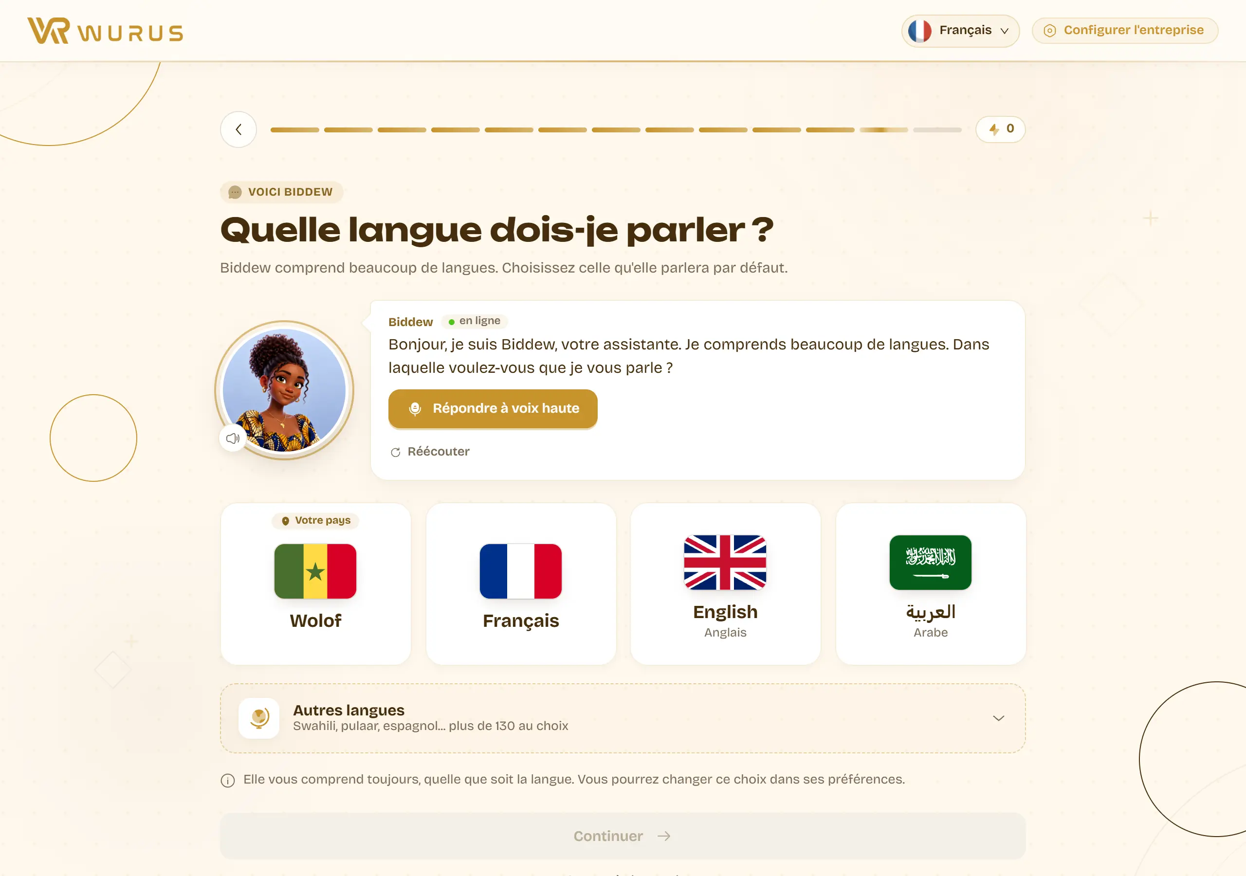 L’écran « Quelle langue dois-je parler ? » : Biddew se présente, propose de répondre à voix haute, et quatre drapeaux, wolof en premier.