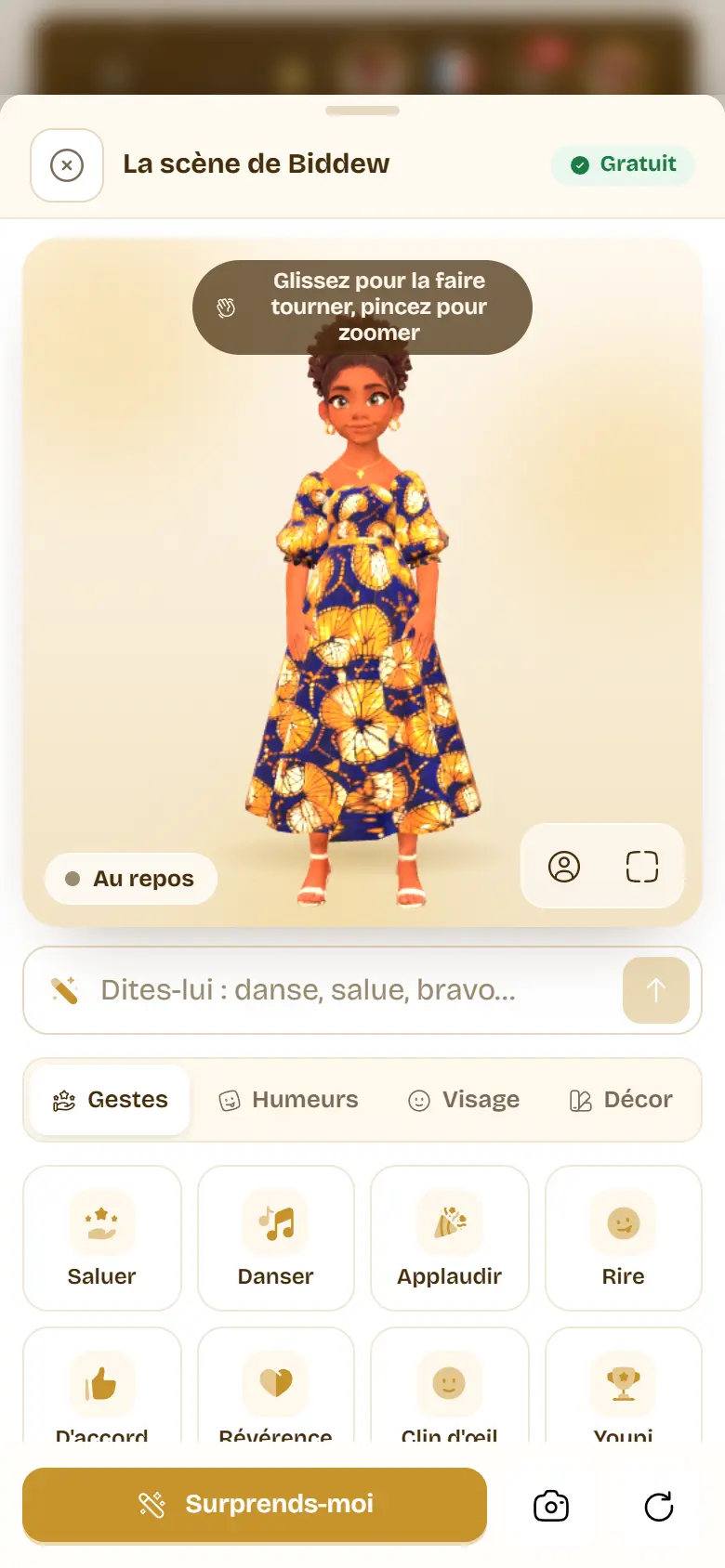 La scène sur téléphone : le volet monte depuis le bas, Biddew en pied, les onglets Gestes, Humeurs, Visage et Décor, et le bouton « Surprends-moi » sous le pouce.